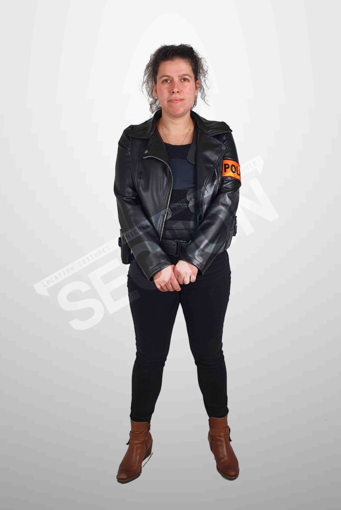 uniforme policier femme en civil
