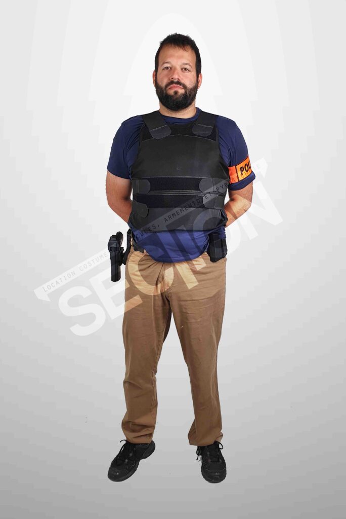 uniforme policier homme en civil
